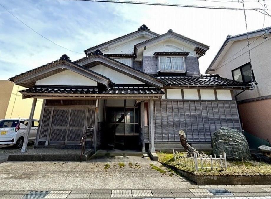 761 m² land in Kahoku, Ishikawa - Photo 1