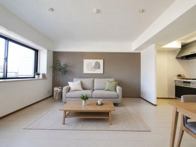3LDK apartment in Yoshikawa, Saitama - Photo 1
