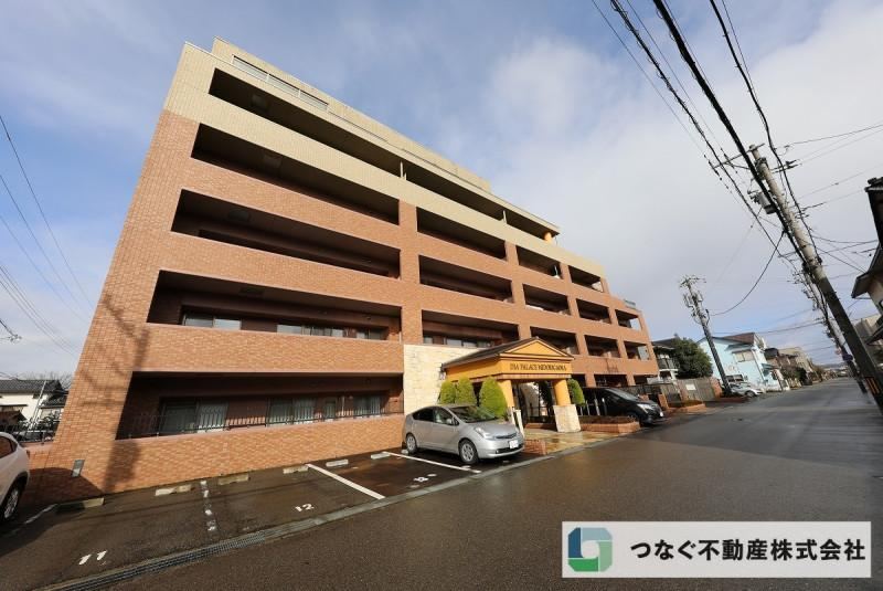 3LDK apartment in Kanazawa, Ishikawa - Photo 1