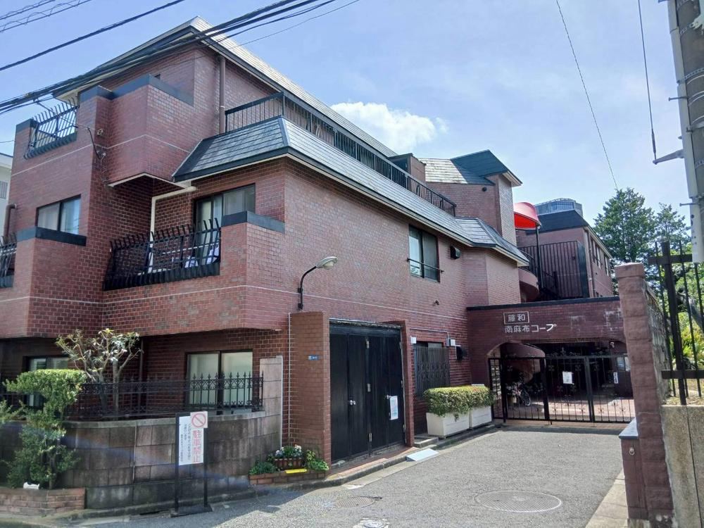 2LDK apartment in Minato Ward, Tokyo - Photo 1