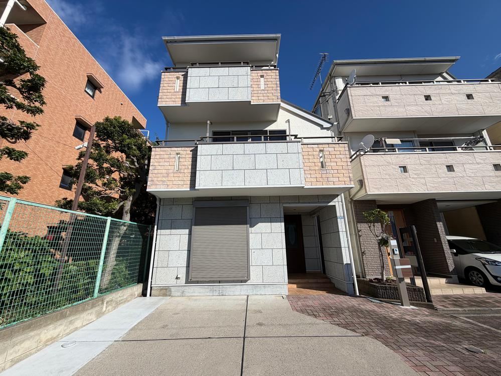 4LDK house in Katsushika Ward, Tokyo - Photo 1