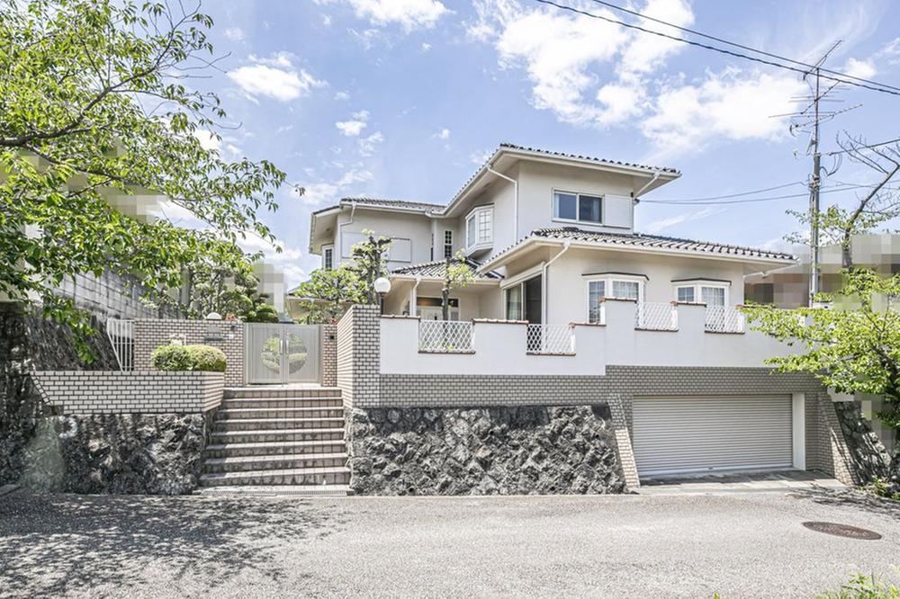 5LDK house in Takarazuka, Hyogo - Photo 1