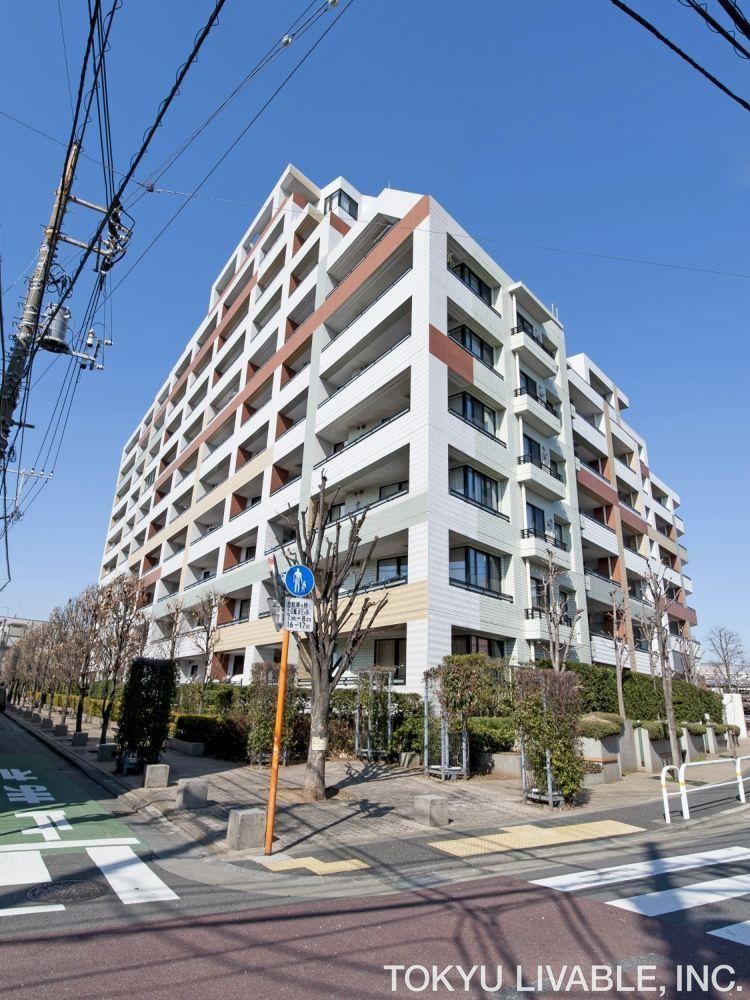 3LDK apartment in Shinagawa Ward, Tokyo - Photo 1