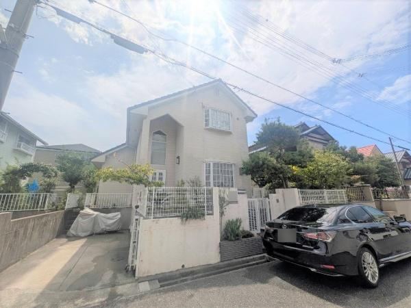 4LDK house in Tarumi Ward, Kobe, Hyogo - Photo 1