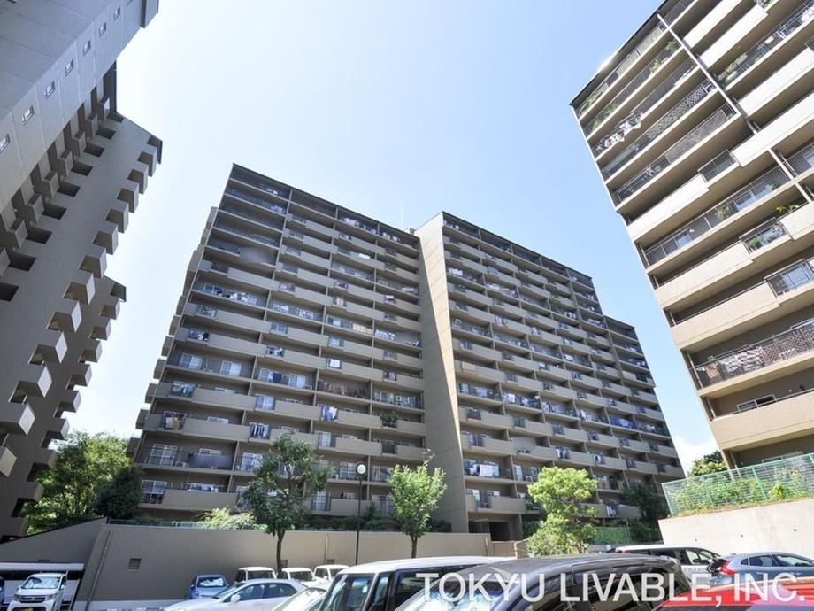 3LDK apartment in Toyonaka, Osaka - Photo 1