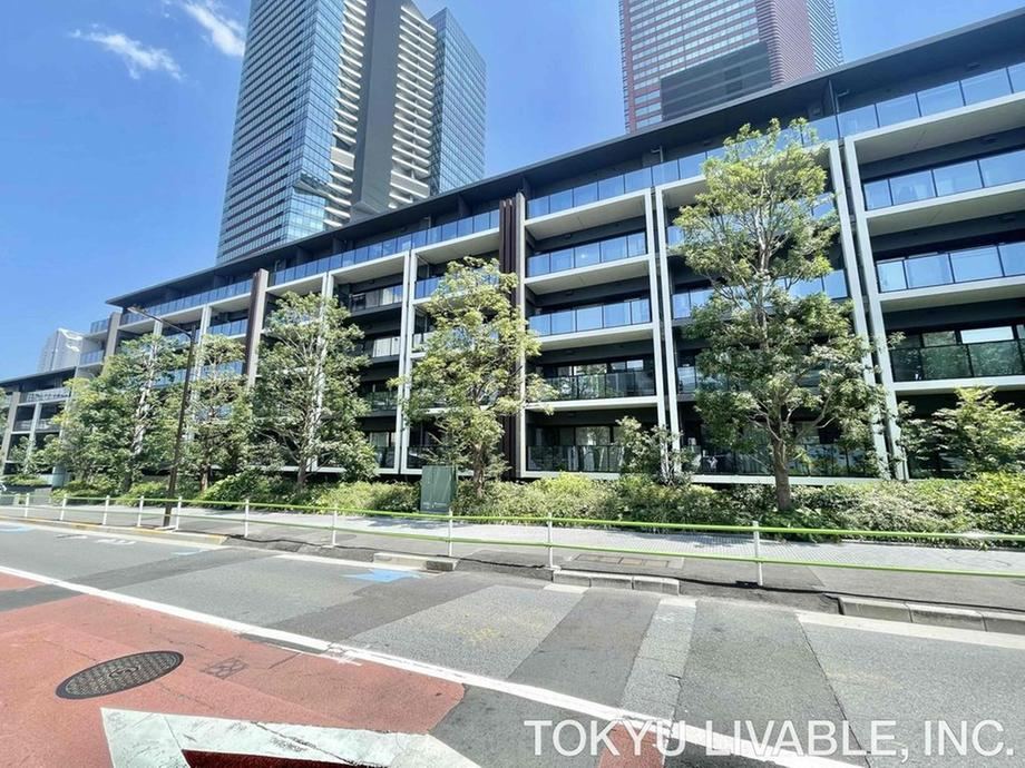 2LDK apartment in Minato Ward, Tokyo - Photo 1