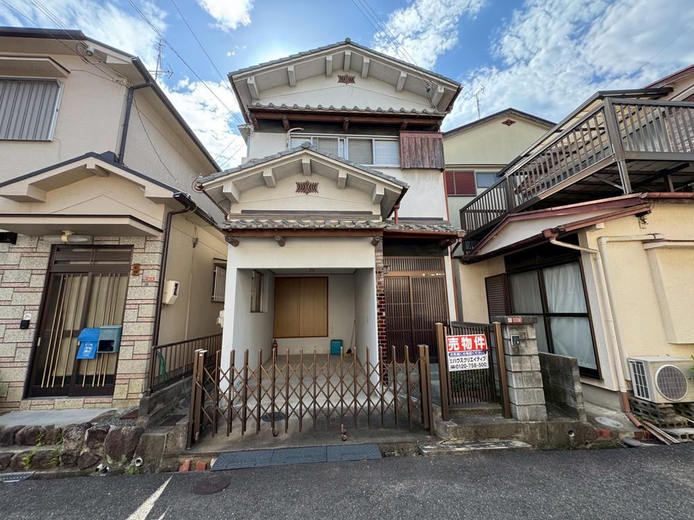 3LDK house in Hirakata, Osaka - Photo 1