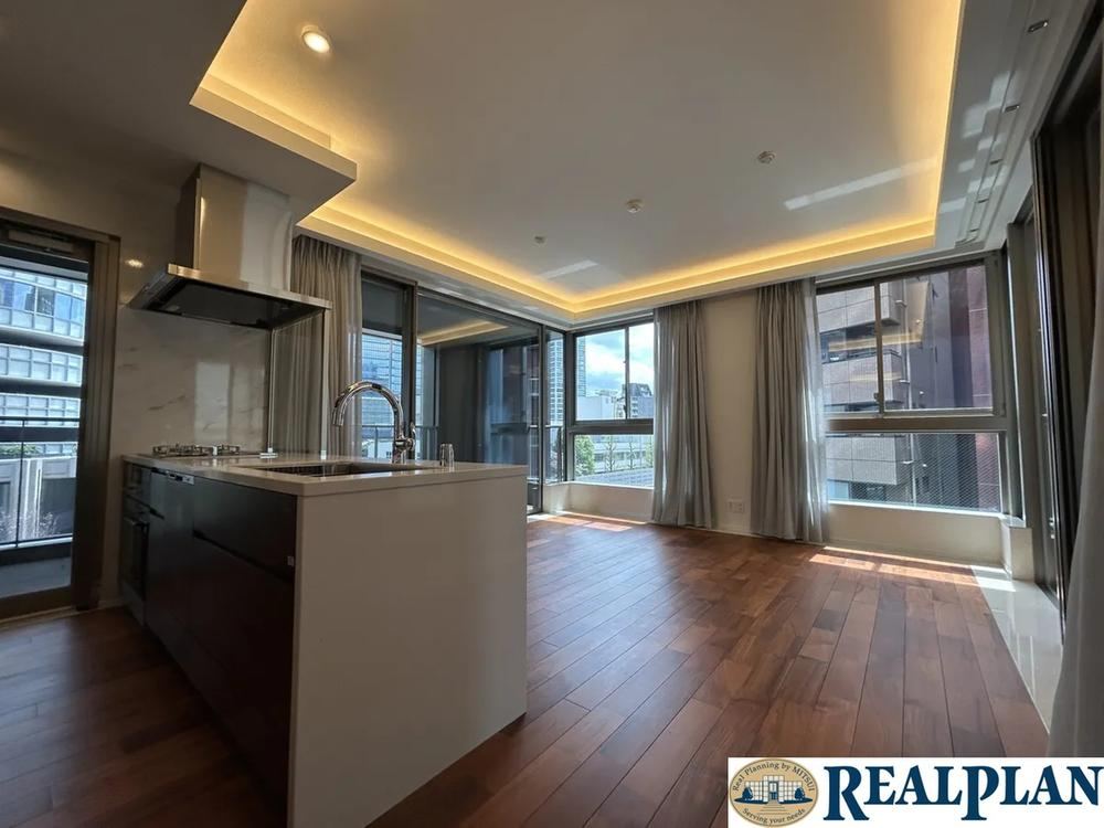3LDK apartment in Minato Ward, Tokyo - Photo 1