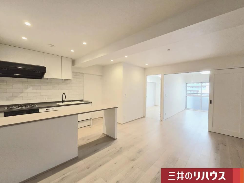 2LDK apartment in Yodogawa Ward, Osaka - Photo 1