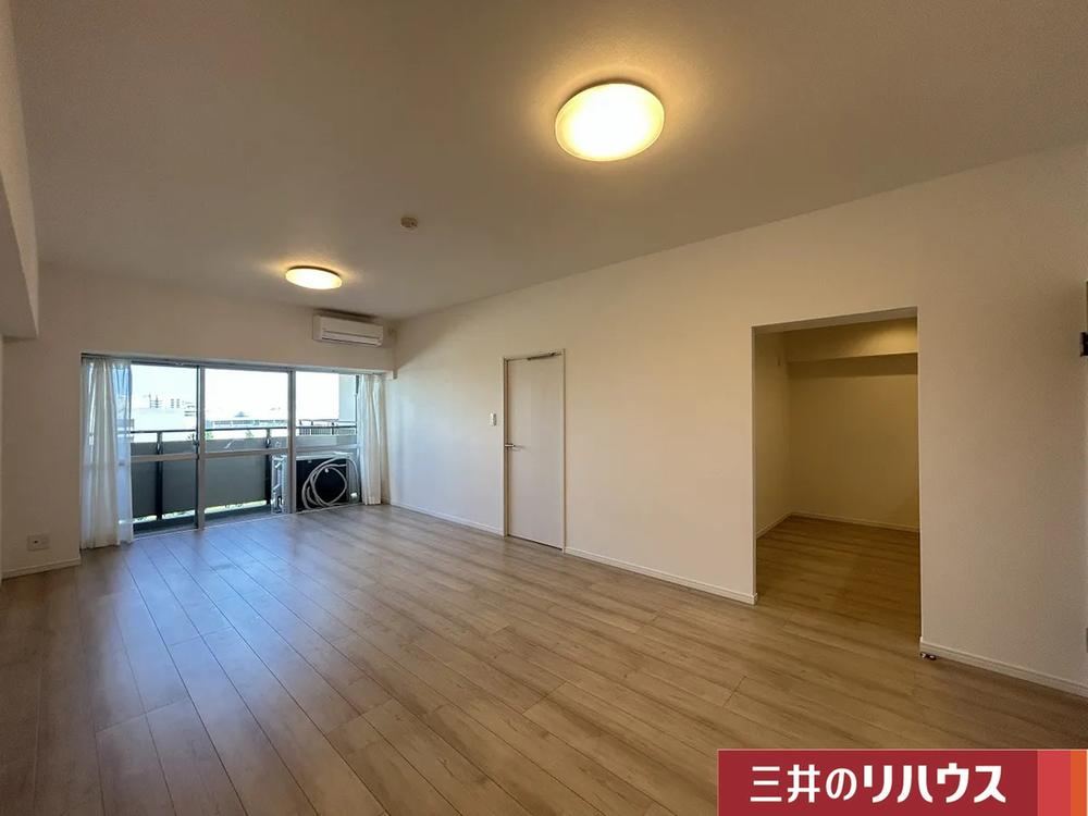 3LDK apartment in Chuo Ward, Kobe, Hyogo - Photo 1