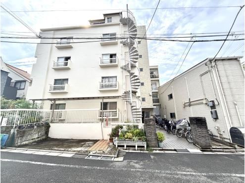 2DK apartment in Suginami Ward, Tokyo - Photo 1