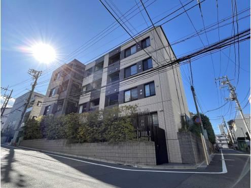 2LDK apartment in Meguro Ward, Tokyo - Photo 1