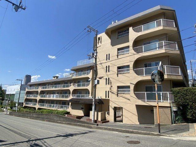 5LDK apartment in Higashinada Ward, Kobe, Hyogo - Photo 1