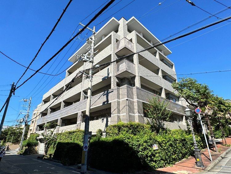 3LDK apartment in Takarazuka, Hyogo - Photo 1