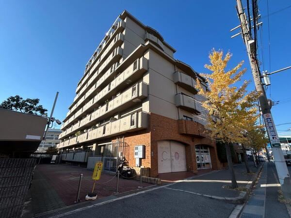 2LDK apartment in Toyonaka, Osaka - Photo 1