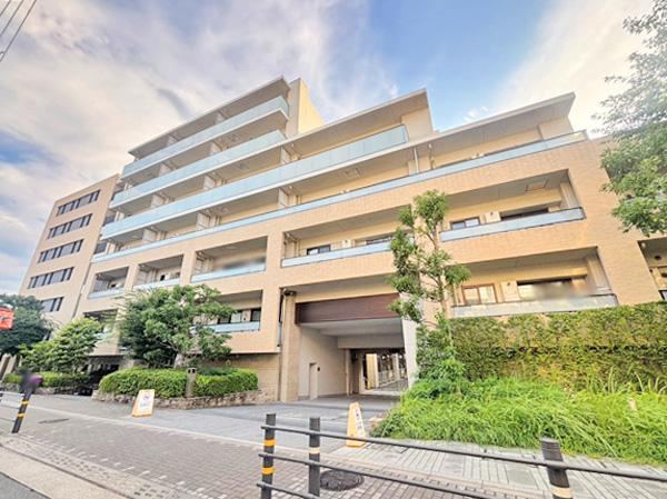 3LDK apartment in Shinagawa Ward, Tokyo - Photo 1