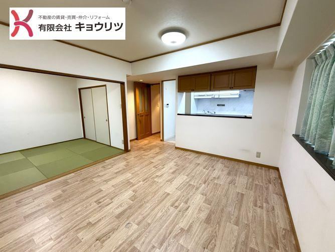 4LDK apartment in Mihara, Hiroshima - Photo 1
