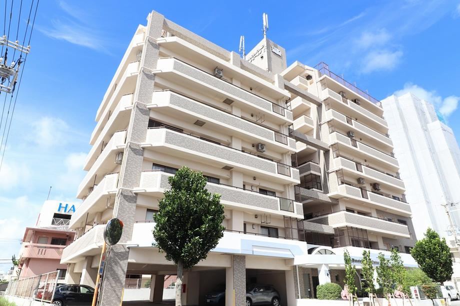 3LDK apartment in Chatan, Nakagami District, Okinawa - Photo 1