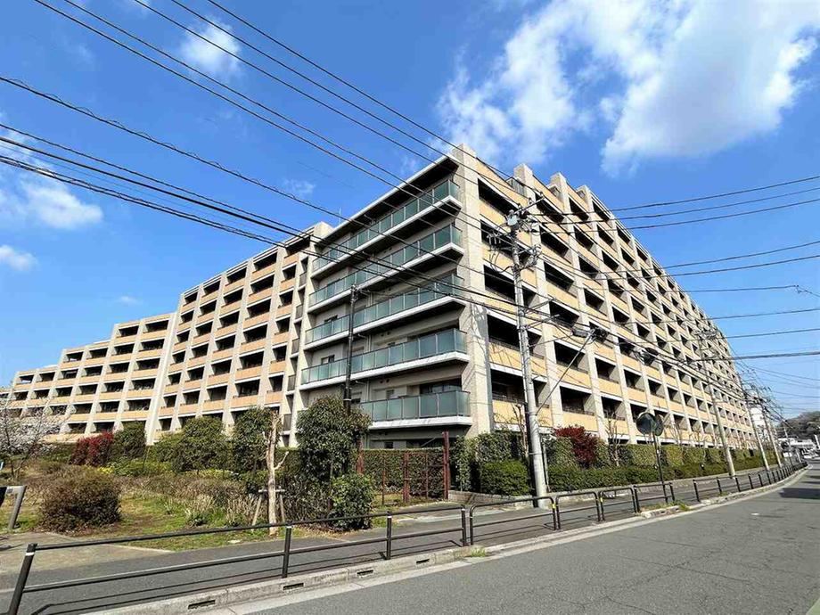 3LDK apartment in Inagi, Tokyo - Photo 1