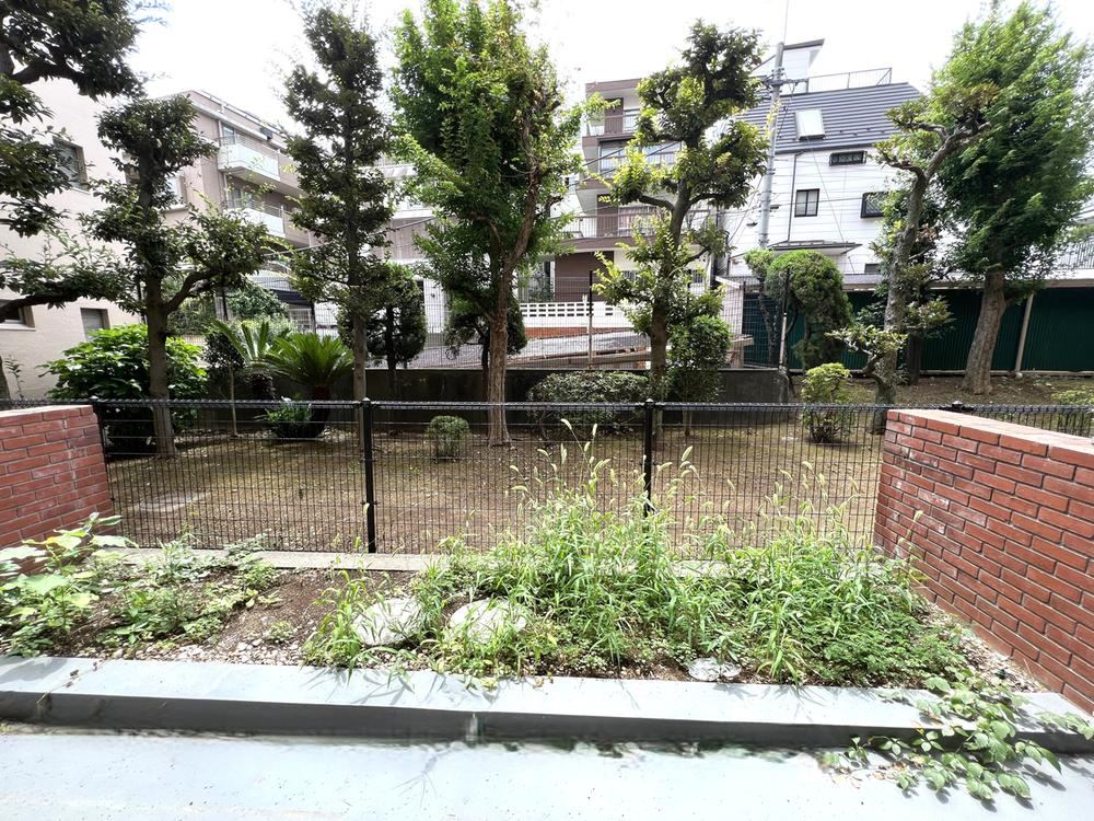 3LDK+2S apartment in Shinjuku Ward, Tokyo - Photo 1