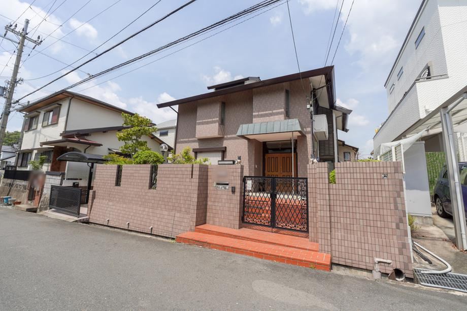 5LDK house in Takatsuki, Osaka - Photo 1