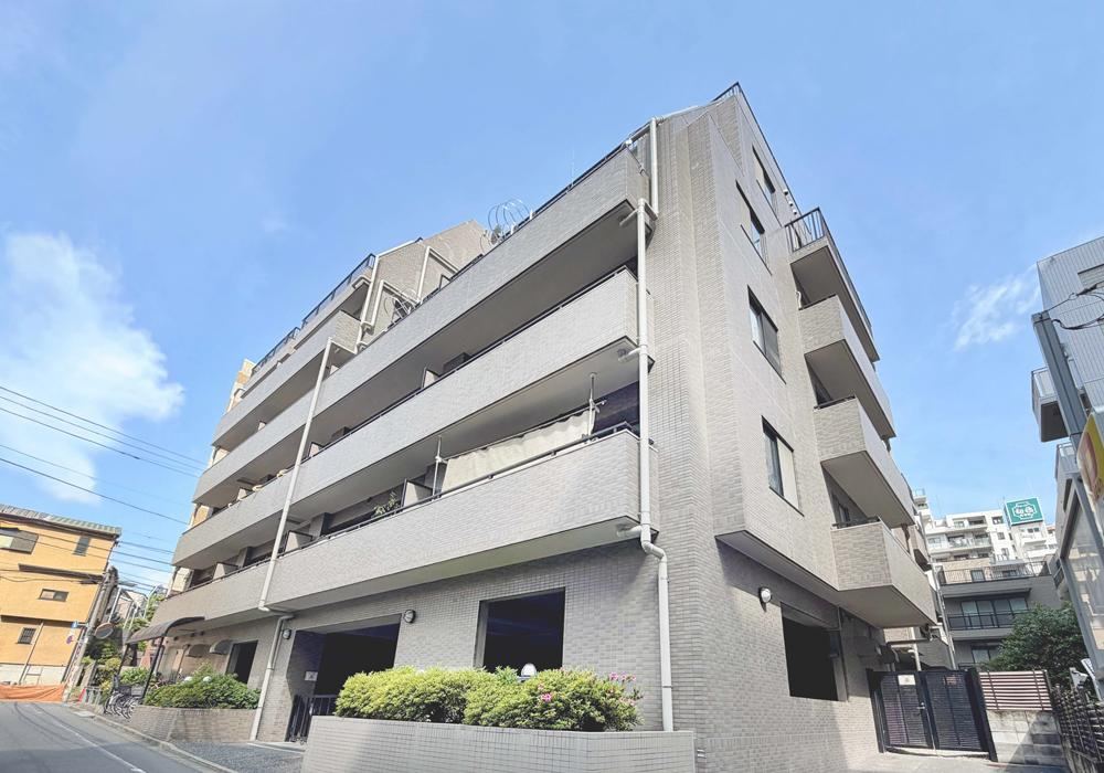 2LDK apartment in Bunkyo Ward, Tokyo - Photo 1