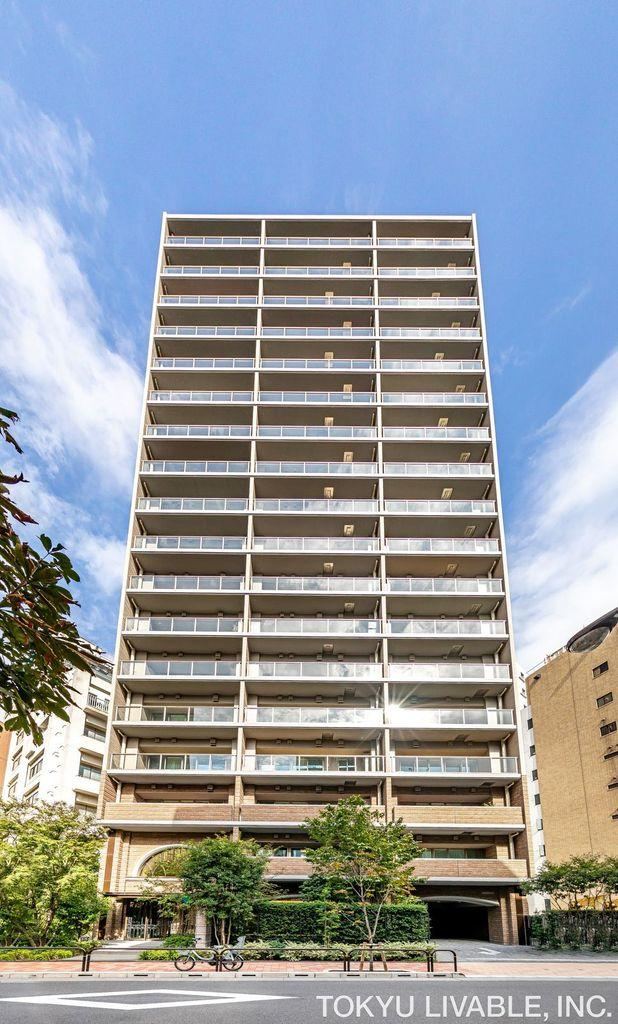 2LDK apartment in Chiyoda Ward, Tokyo - Photo 1