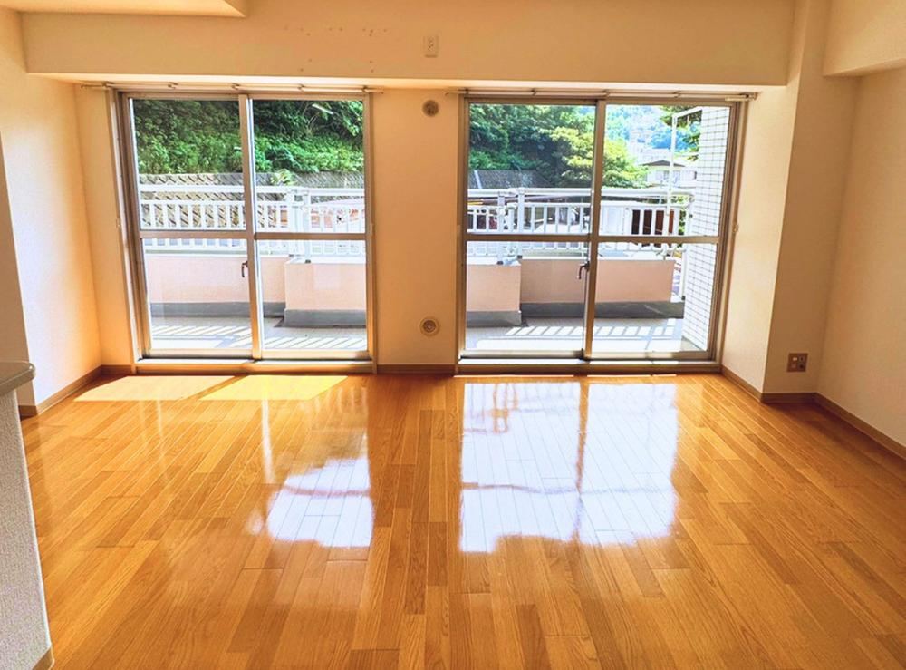 2LDK+S apartment in Yokosuka, Kanagawa - Photo 1