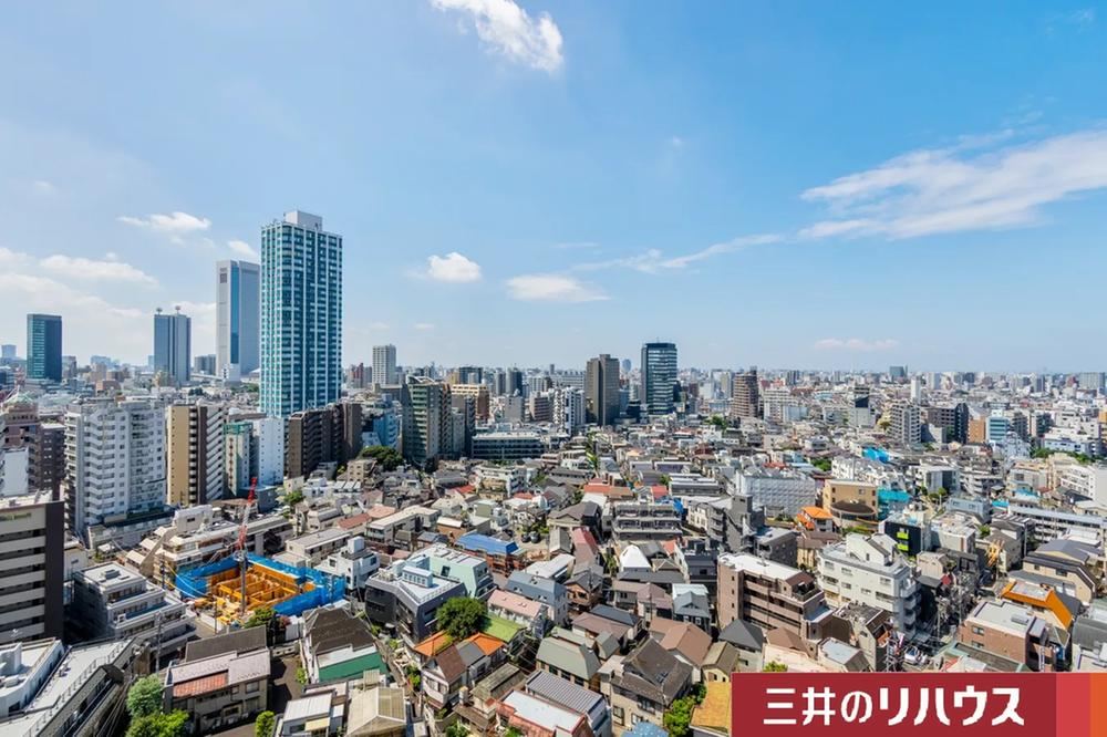 2LDK apartment in Shinjuku Ward, Tokyo - Photo 1