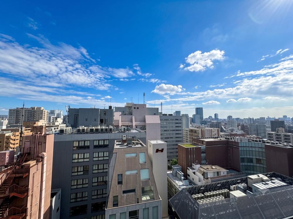 3LDK apartment in Chiyoda Ward, Tokyo - Photo 1