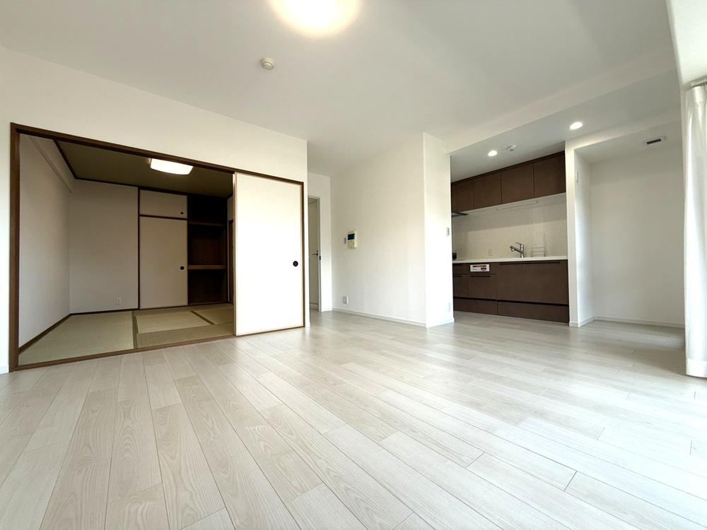 2LDK+S apartment in Naka Ward, Hiroshima - Photo 1