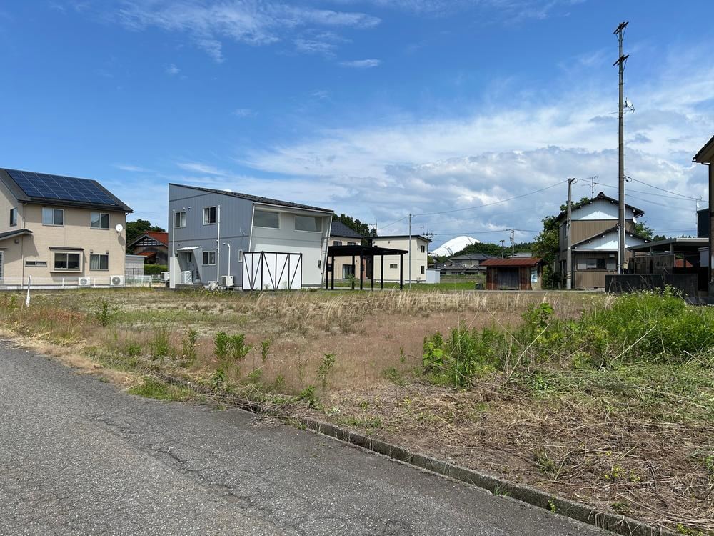 764 m² land in Komatsu, Ishikawa - Photo 1