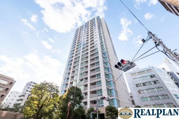 2LDK apartment in Minato Ward, Tokyo - Photo 1