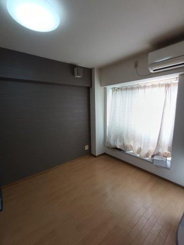 studio apartment in Matsuyama, Ehime - photo 3