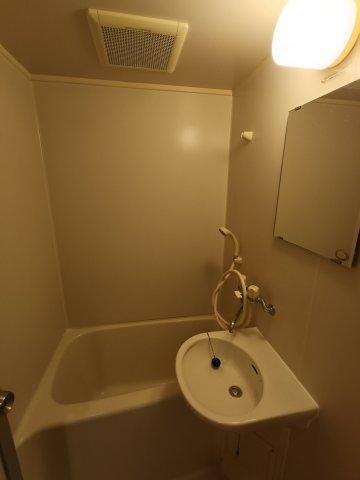 studio apartment in Matsuyama, Ehime - photo 4