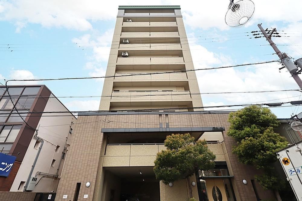 3LDK apartment in Higashiosaka, Osaka - Photo 1