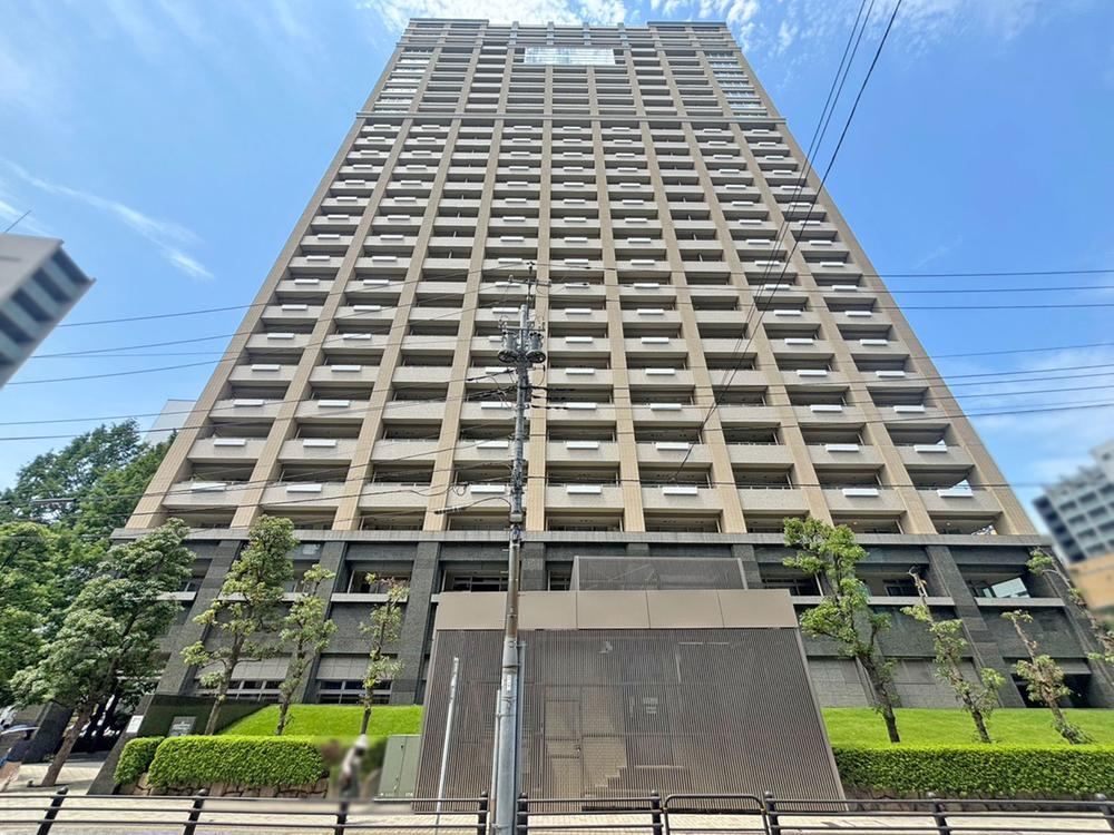 2LDK apartment in Chiyoda Ward, Tokyo - Photo 1
