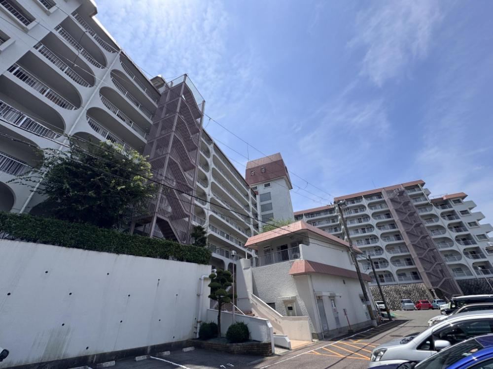 3LDK apartment in Suita, Osaka - Photo 1
