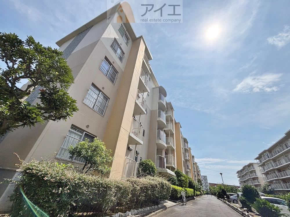 3LDK apartment in Mihama Ward, Chiba - Photo 1