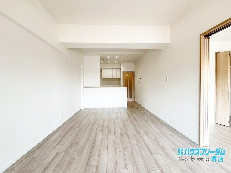 3LDK apartment in Sakai Ward, Sakai, Osaka - Photo 1
