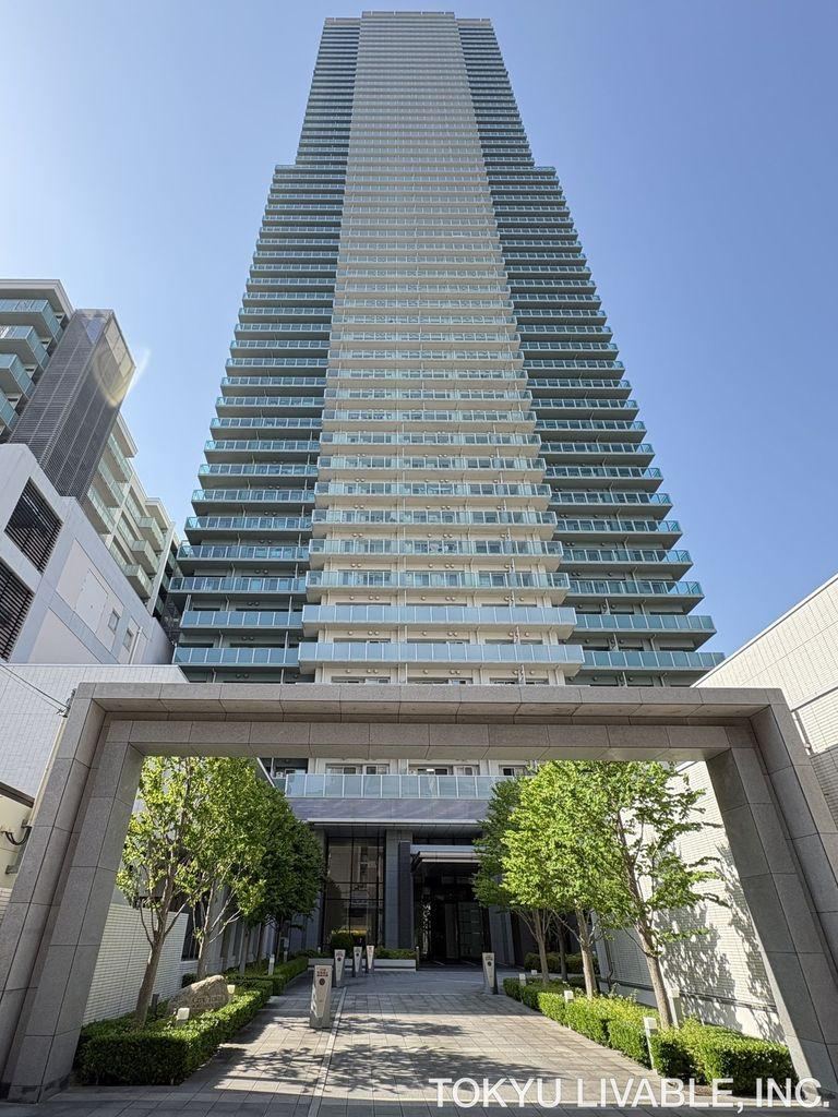 2LDK apartment in Chuo Ward, Kobe, Hyogo - Photo 1