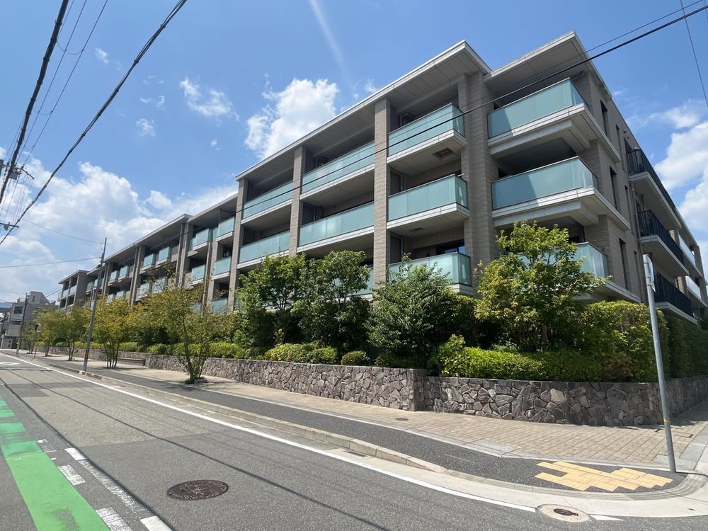 3LDK apartment in Nishinomiya, Hyogo - Photo 1
