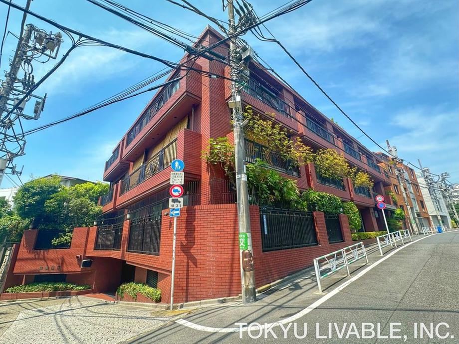 2LDK apartment in Shibuya Ward, Tokyo - Photo 1