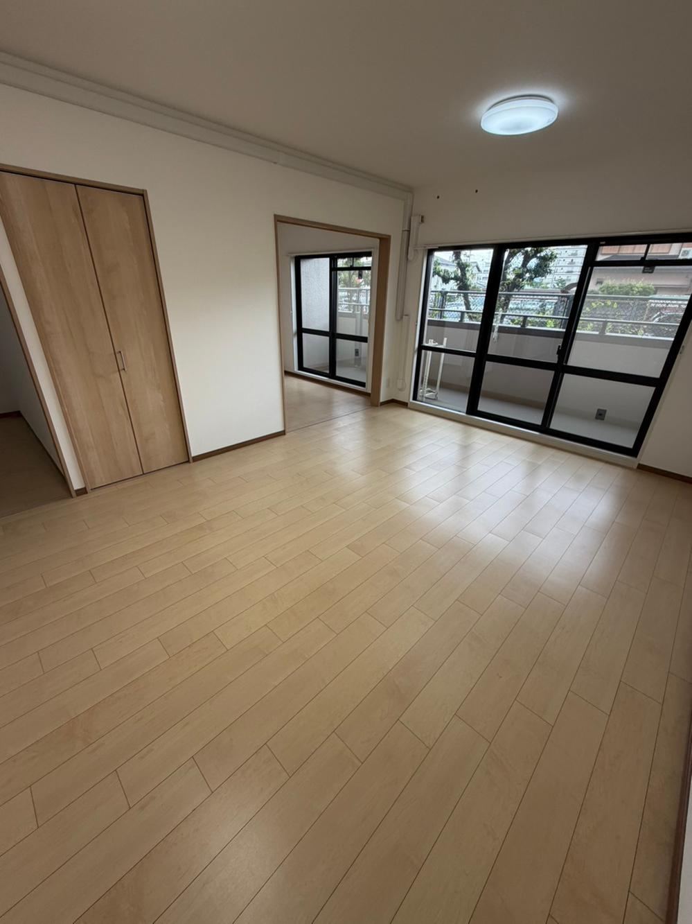 2LDK+S apartment in Takatsuki, Osaka - Photo 1
