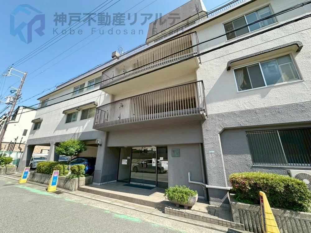 3LDK apartment in Nishinomiya, Hyogo - Photo 1