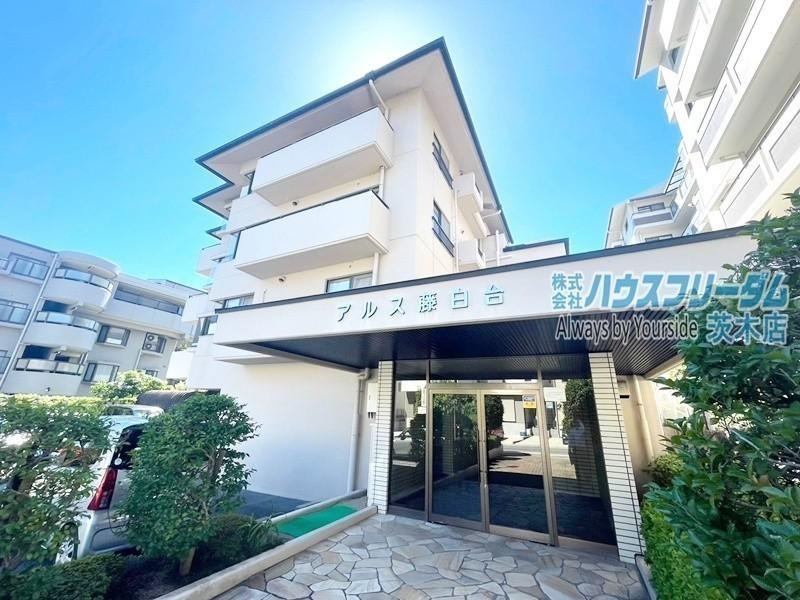 3LDK apartment in Suita, Osaka - Photo 1