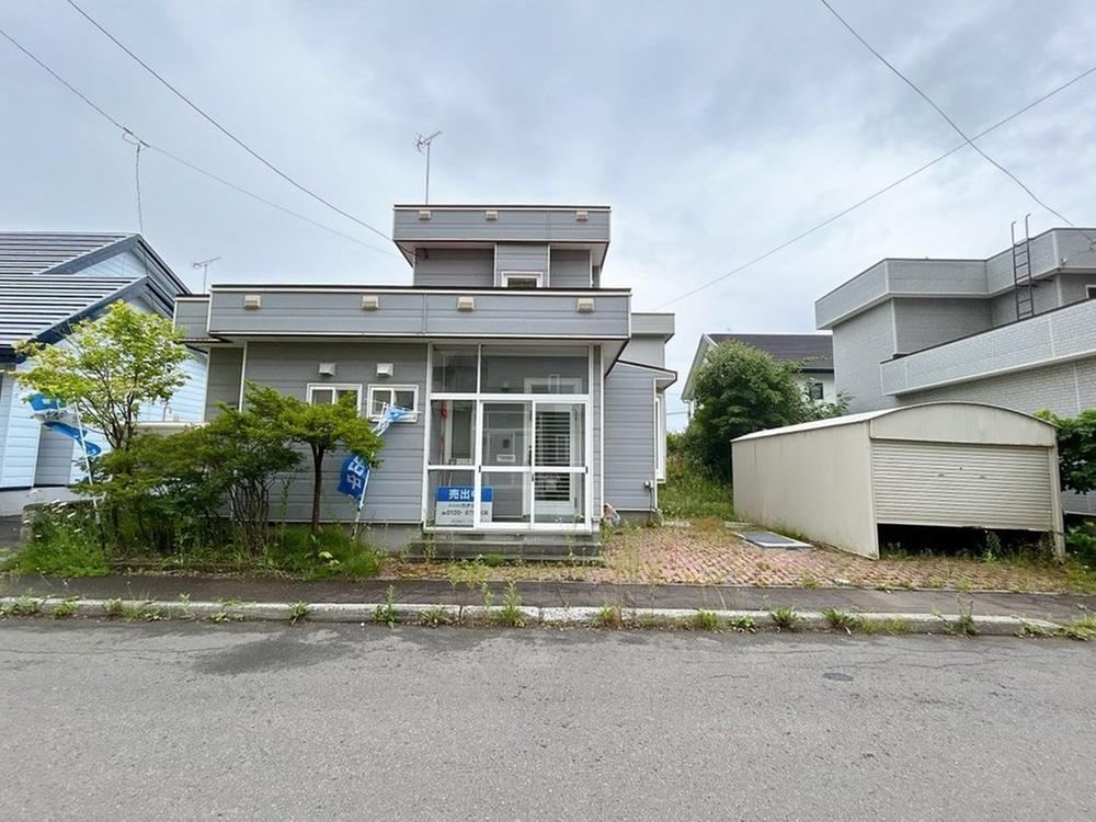 4LDK house in Ebetsu, Hokkaido - Photo 1