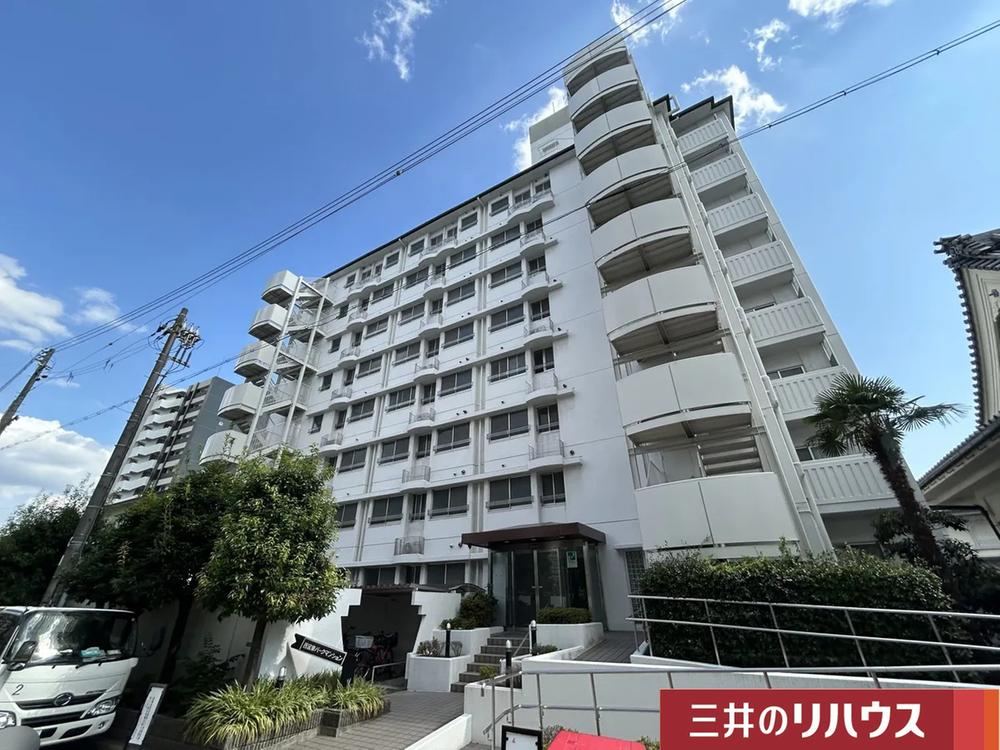 3LDK apartment in Nishinomiya, Hyogo - Photo 1