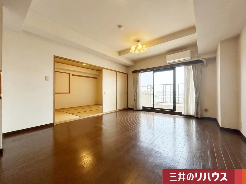 4LDK apartment in Nishinomiya, Hyogo - Photo 1
