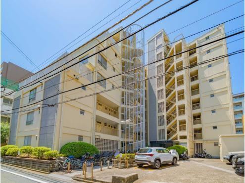 2LDK apartment in Minato Ward, Tokyo - Photo 1